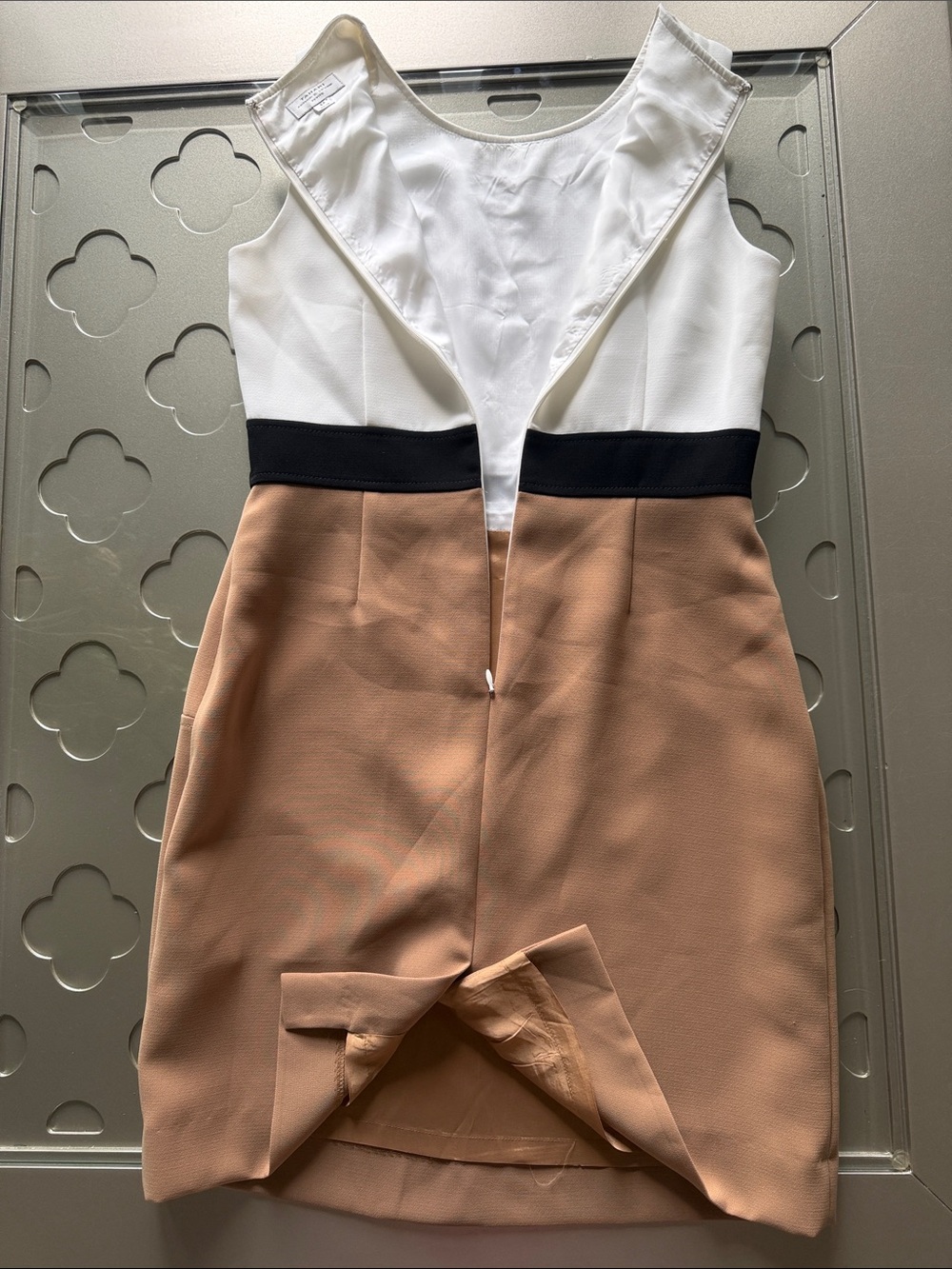 TAHARI ASL Sleeveless Colorblock Sheath Dress White / Black / Camel Size 6P - Picture 10 of 13